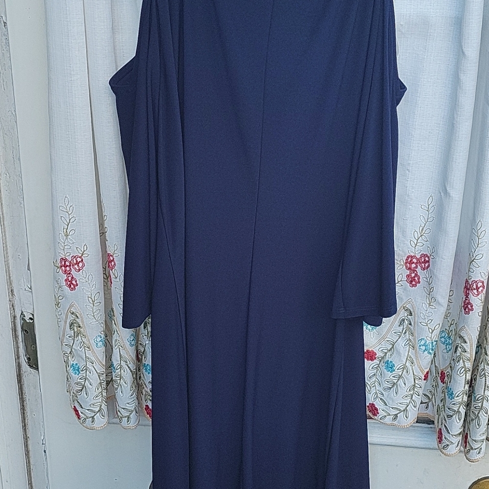 Dress - Picture 3 of 3